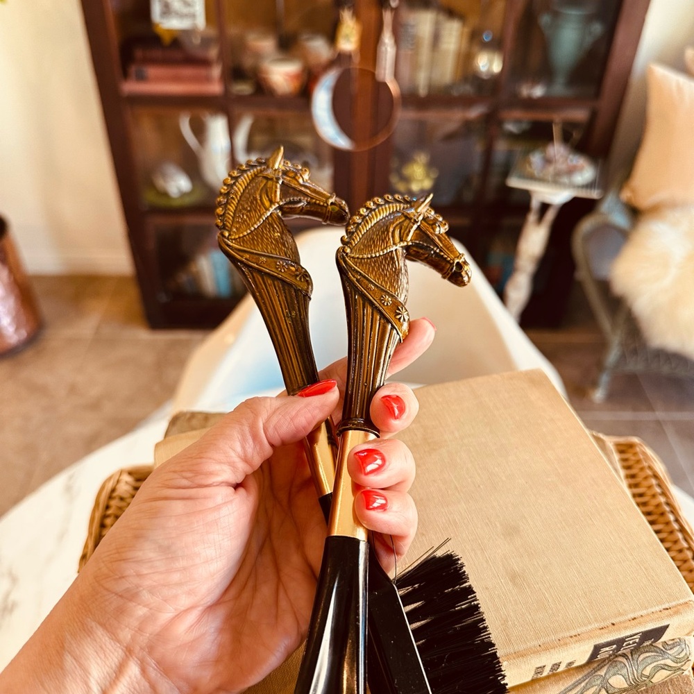 Swanky Vintage Horse Shoe Horn and Brush Set - Picture 2 of 4